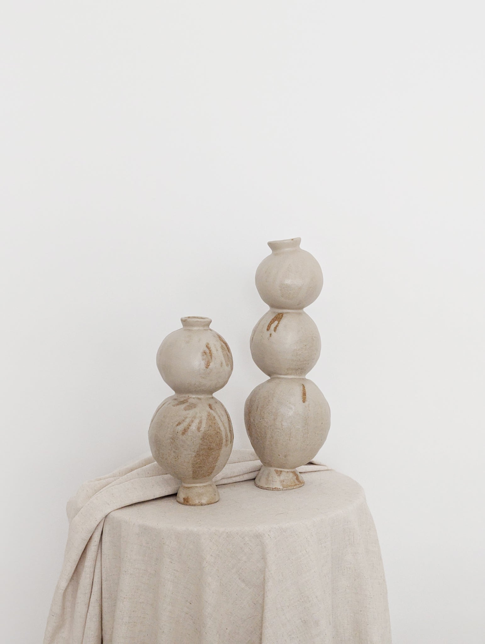 Pea Pod Vases in Sandstone - Satin Sand